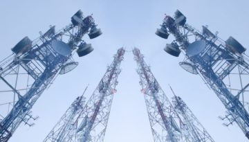 telecommunication-towers-with-antennas (1) torres de telecomunicación